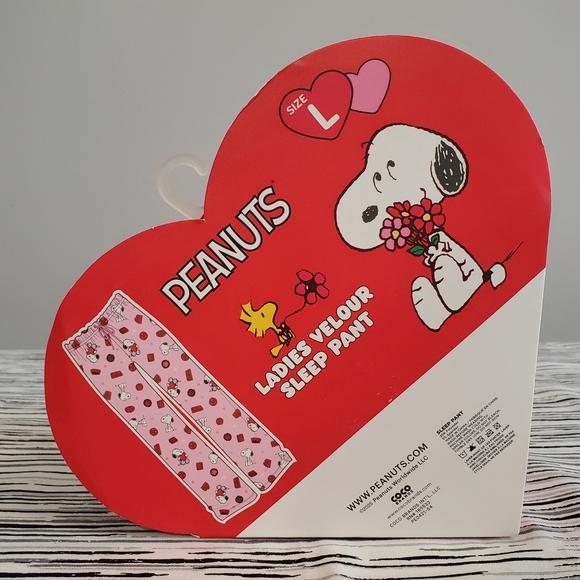 Peanuts Snoopy Velour Sleep Pants in Heart Box Size Large - Picture 3 of 5